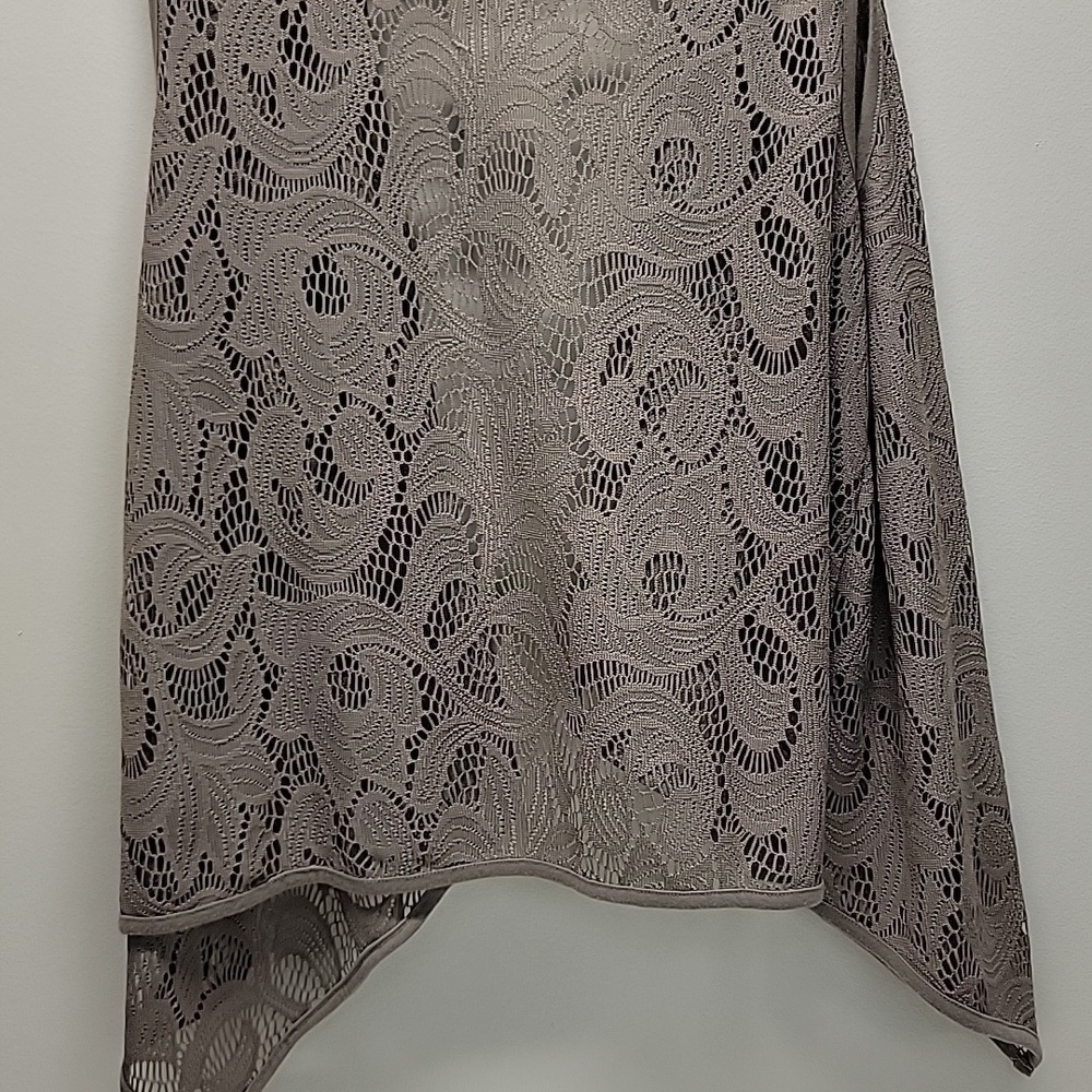 CHICO'S TAUPE CROCHET CUT-OUT ASYMMETRICAL LIGHTWEIGHT VEST - Picture 10 of 13